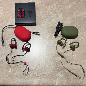 Wireless Earbuds Set with Charging Cases - Red and Green